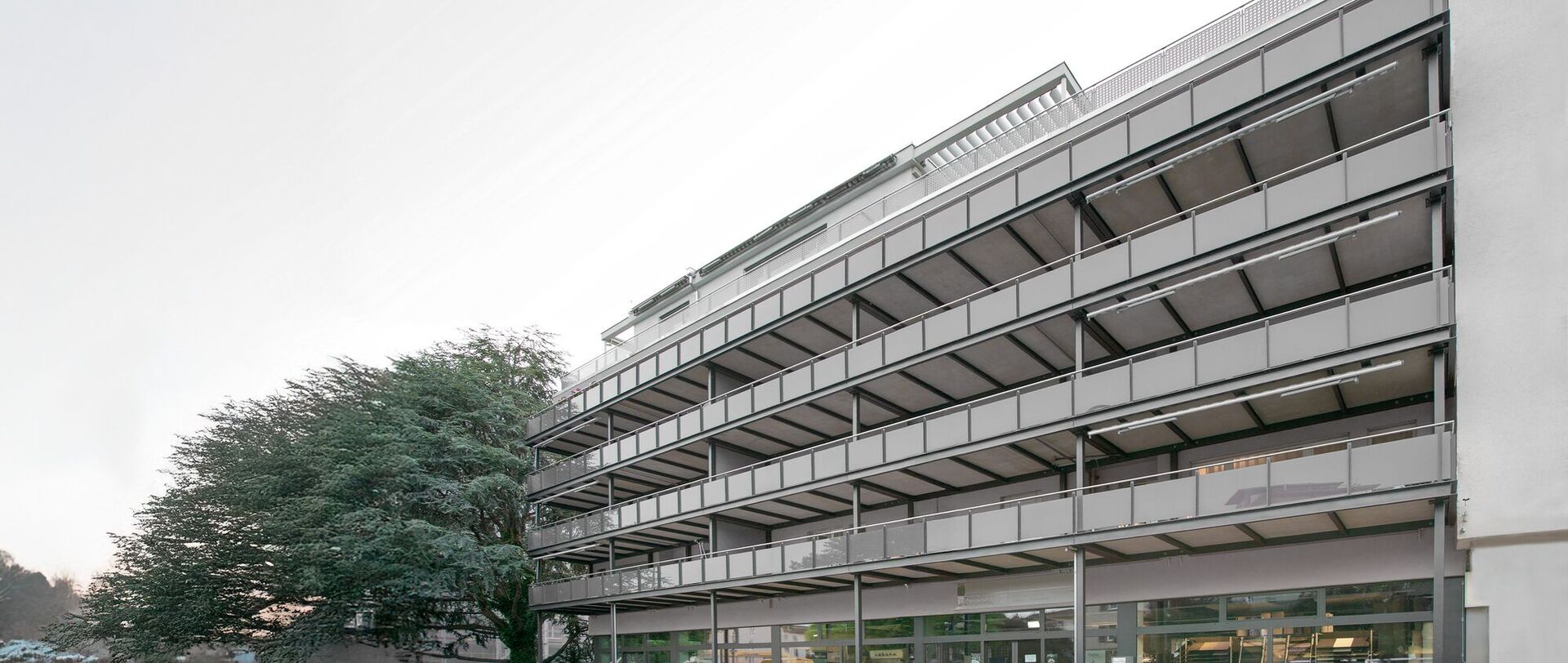 Ein grosser Filigro Anstellbalkon