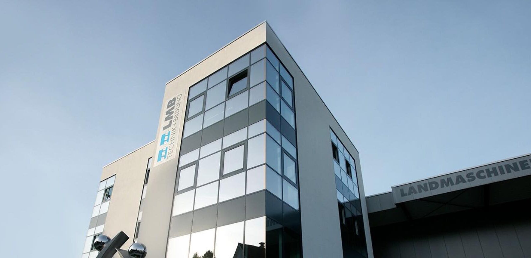Eine Verglasung an dem Bildungszentrum in Weinfelden.